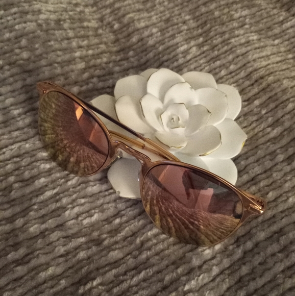 Pink Mirrored Aviator Sun Glasses - Picture 4 of 7